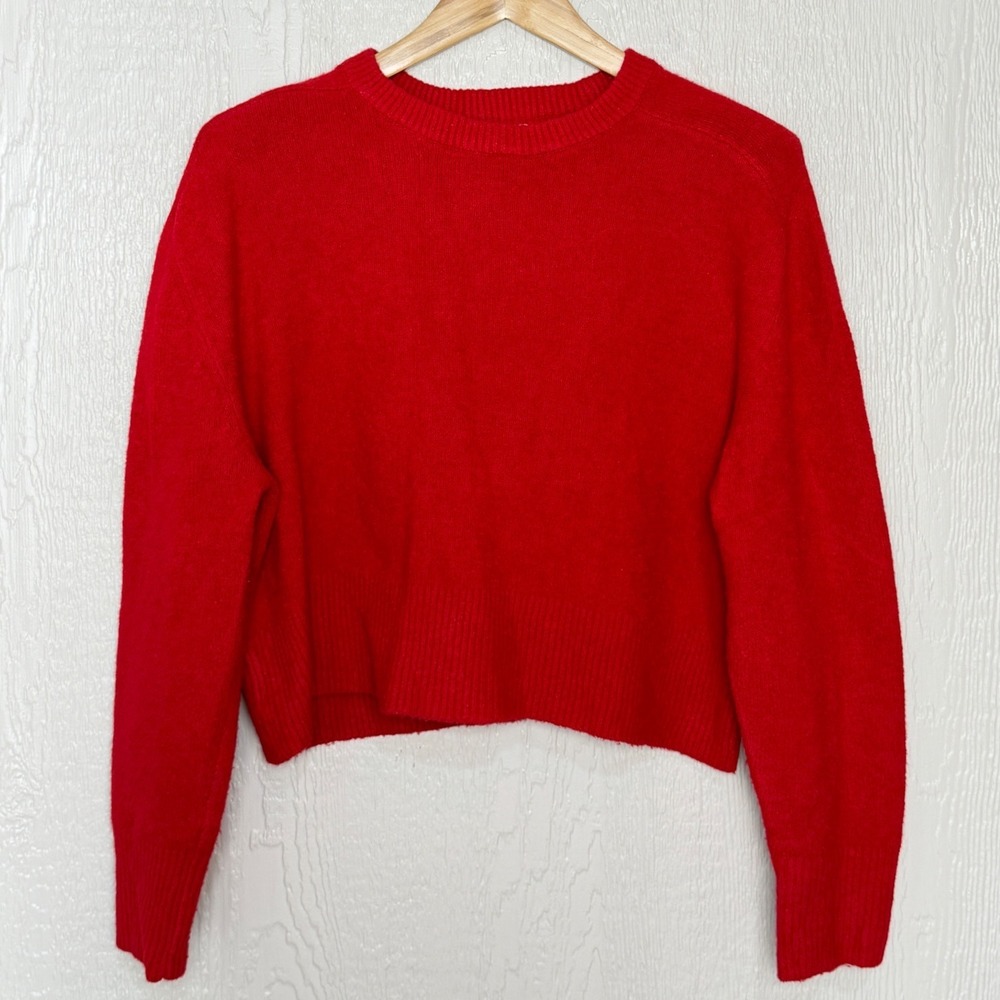 Universal Thread Womens Red Crewneck Cropped Sweater Soft Size Medium